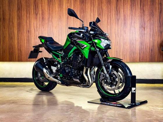 KAWASAKI Z900 KAWASAKI Z900